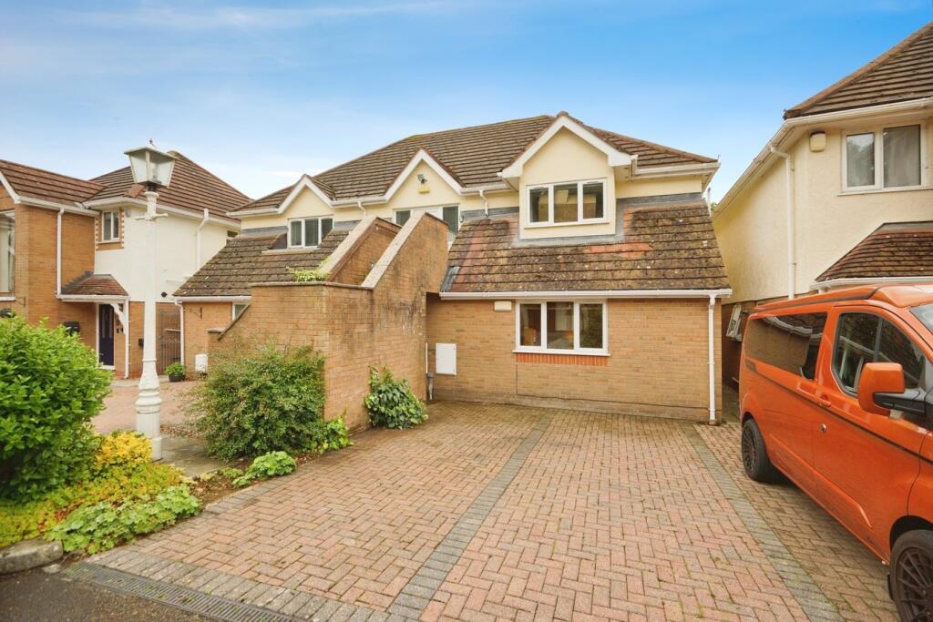 Main image of property: Cei'r Porthmon, Tal-Y-Cafn, Colwyn Bay, LL28