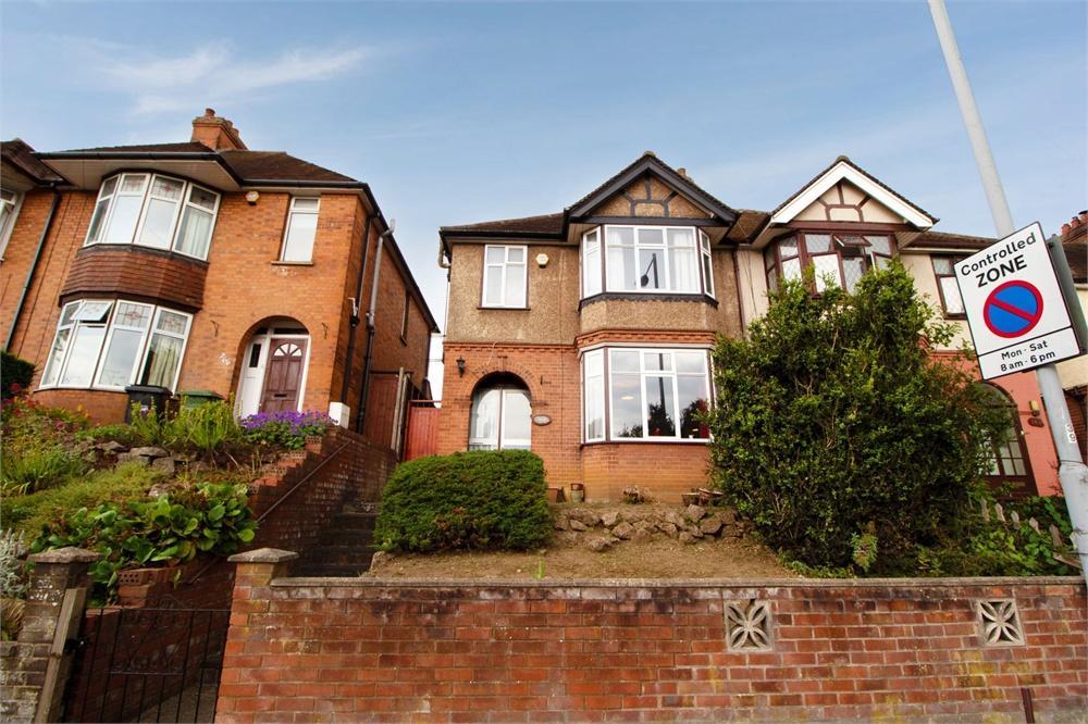 3 bedroom semidetached house for sale in Park Street, Luton