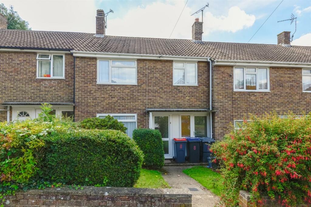 4 bedroom terraced house for sale in Montfort Close, Canterbury, CT2