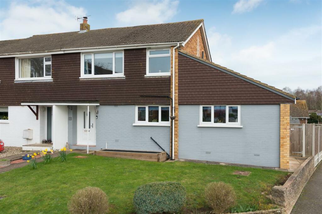 4 bedroom semidetached house for sale in Fairview Gardens, Sturry, CT2