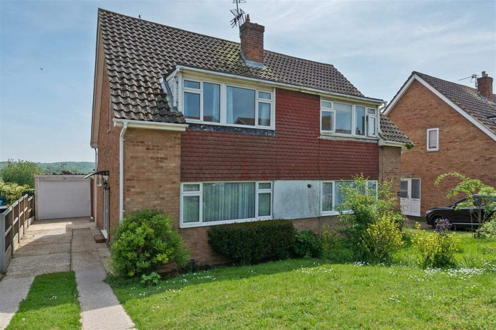 3 bedroom semidetached house for sale in Cedar Road, Sturry, CT2