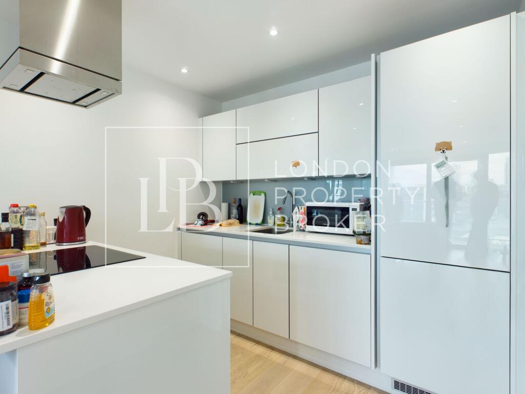 Main image of property: Horizons Tower, Yabsley Street, E14