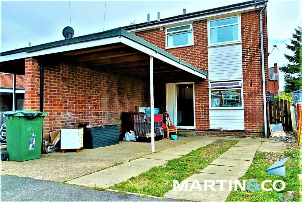 2 bedroom terraced house for sale in Lincoln Street, Wakefield, WF2