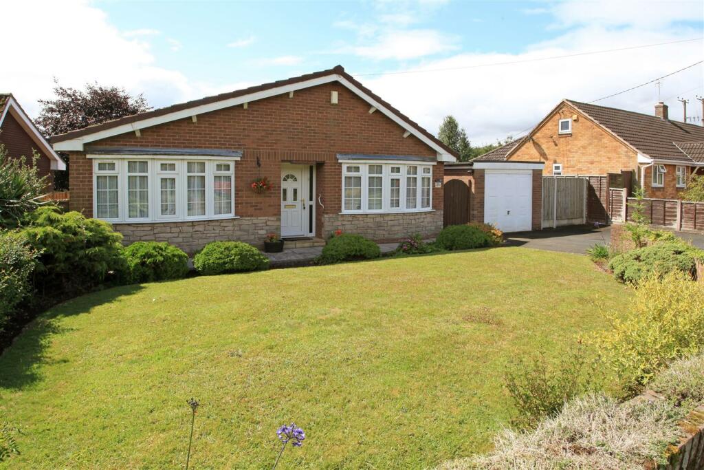 3 bedroom detached bungalow for sale in Newport Road, Edgmond, Newport
