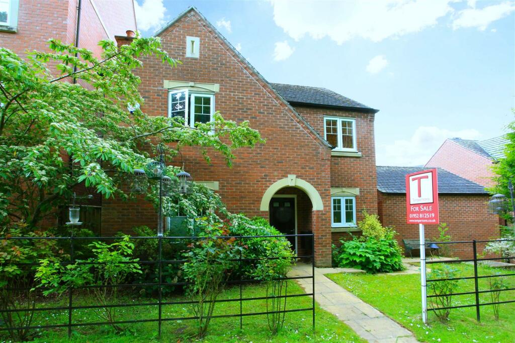 4 bedroom detached house for sale in Farr Lane, Muxton, Telford, TF2