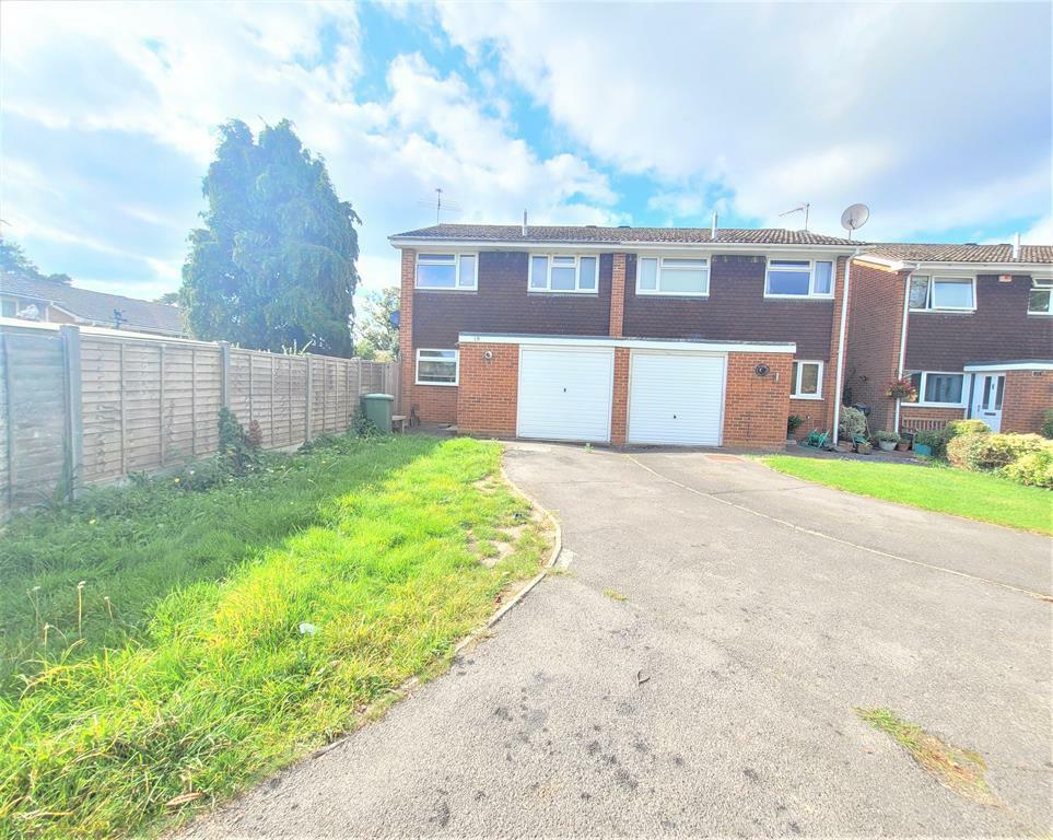 3 bedroom semidetached house for rent in Jerrymoor Hill, Finchampstead