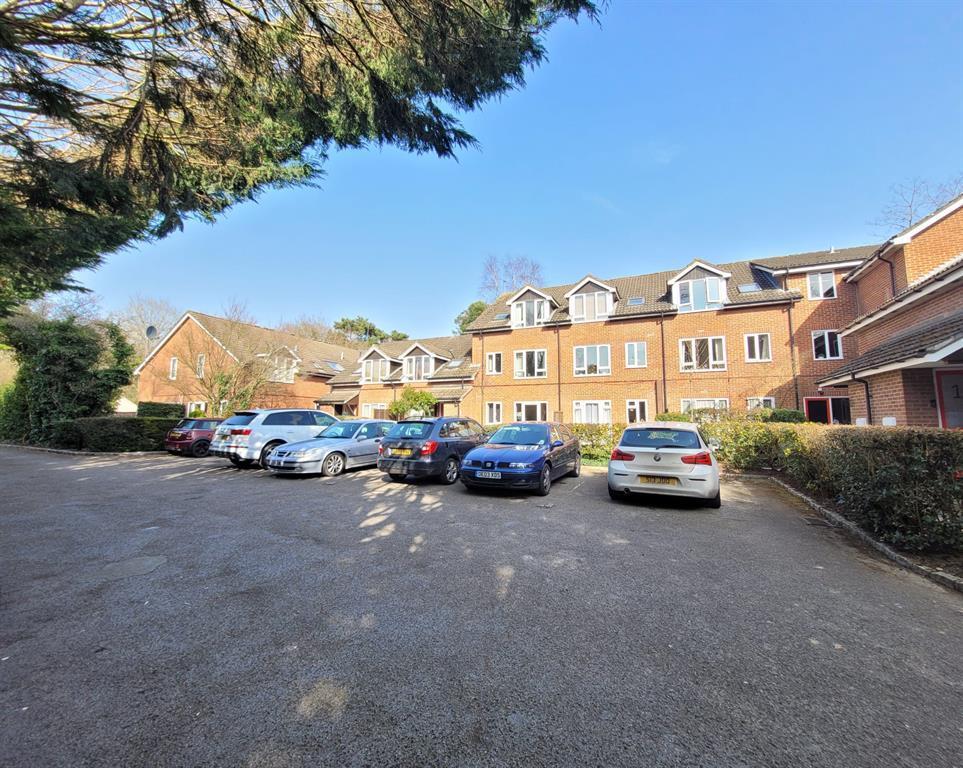 Main image of property: Seymour Court, Crowthorne, RG45 6AQ