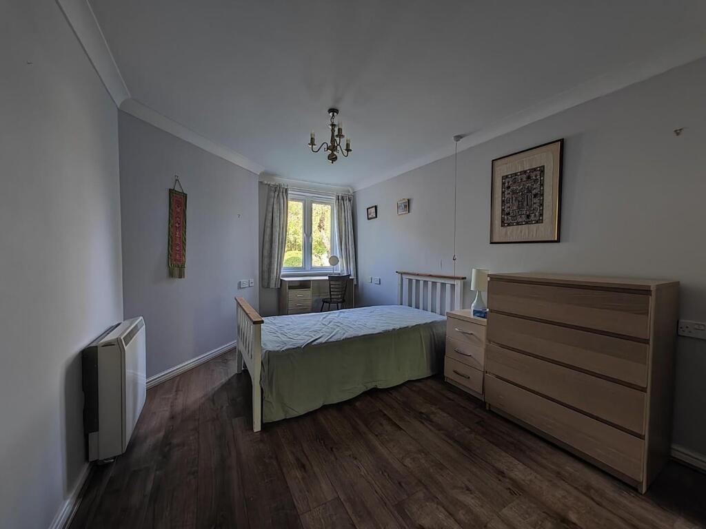 Main image of property: Reading Road, Winnersh