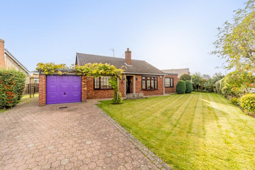 2 bedroom detached bungalow for sale in Southgate, Pinchbeck, Spalding