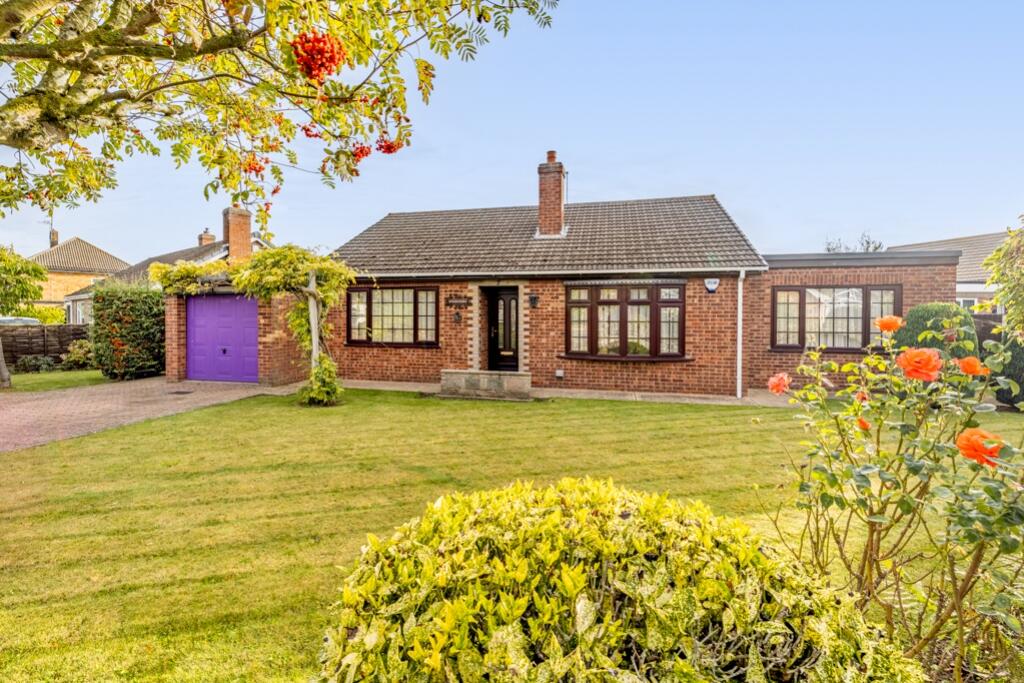 2 bedroom detached bungalow for sale in Southgate, Pinchbeck, Spalding