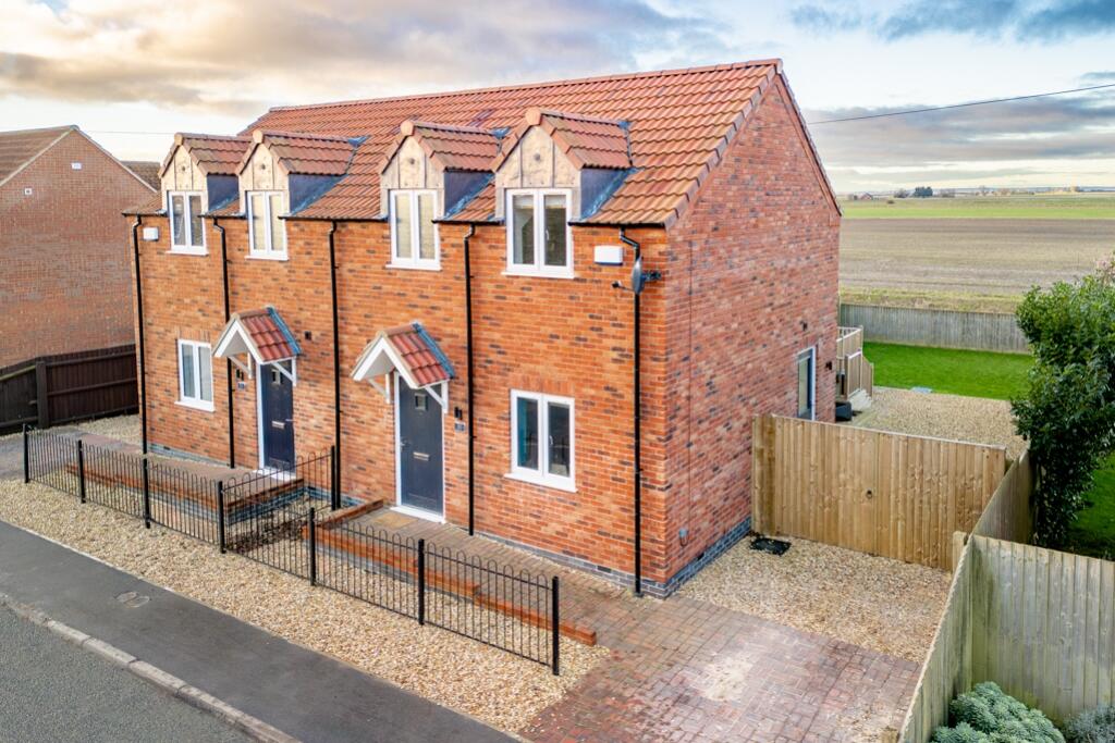 3 bedroom semidetached house for sale in Six House Bank, West