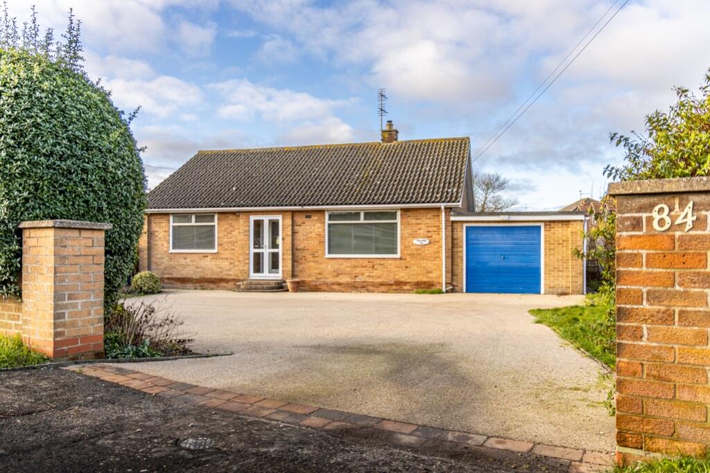 2 bedroom detached bungalow for sale in Hawthorn Bank, Spalding, Lincolnshire, PE11