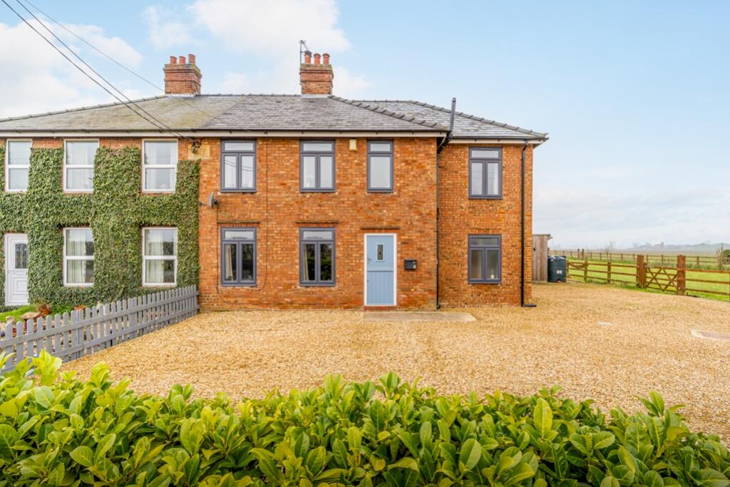 4 bedroom semidetached house for sale in Lincoln Lane, Holbeach