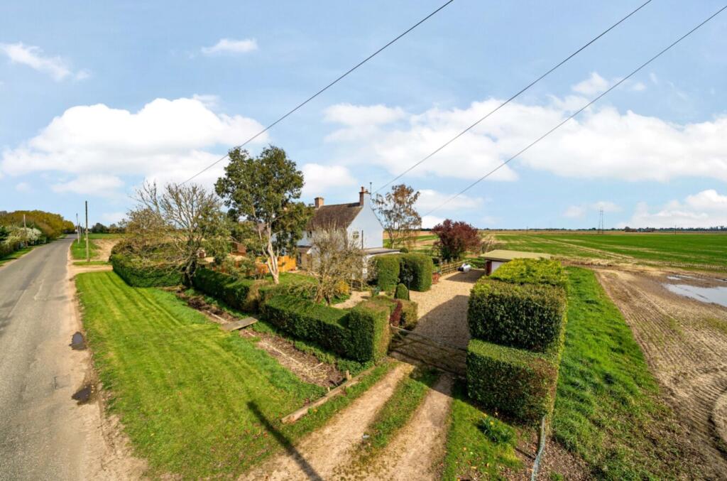 3 bedroom semidetached house for sale in Broadgate, Weston Hills