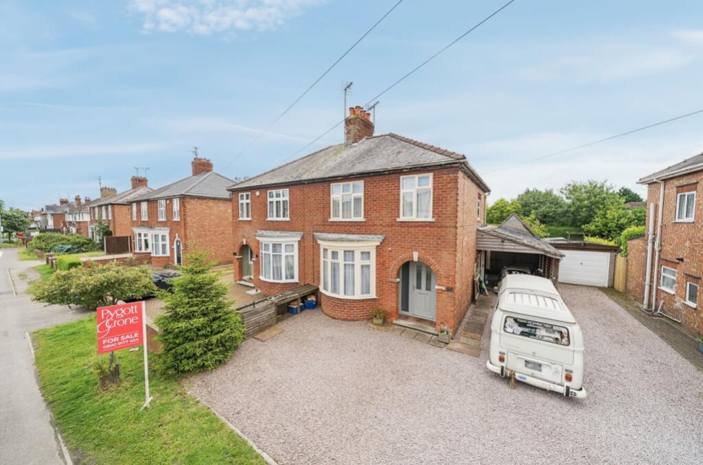 3 bedroom semidetached house for sale in Halmer Gate, Spalding