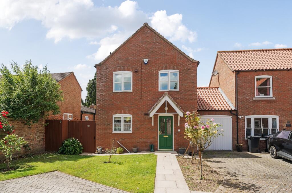 3 bedroom link detached house for sale in Penrics Way Fleet Hargate