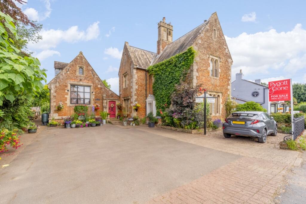 5 bedroom detached house for sale in High Road, Weston, Spalding