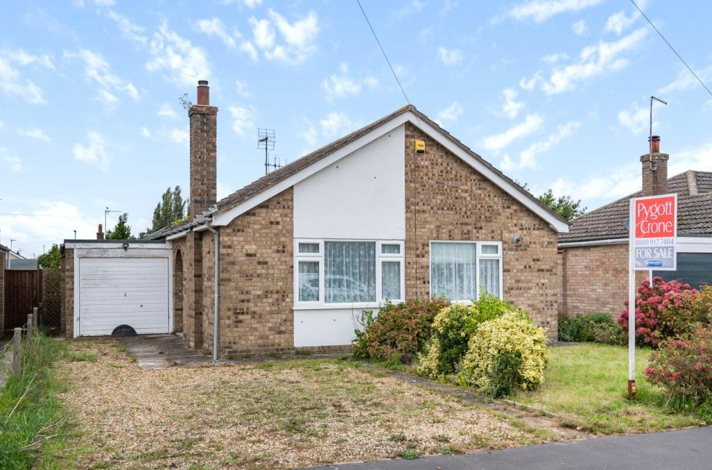 2 bedroom bungalow for sale in Langwith Gardens, Holbeach, PE12