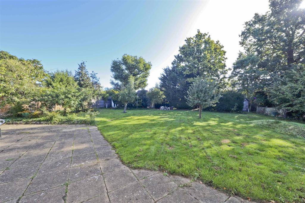 5 bedroom semidetached house for sale in The Avenue, Ickenham, UB10