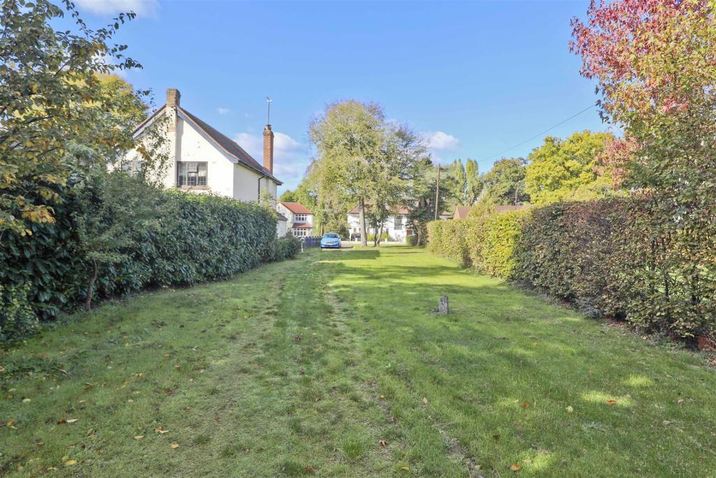 5 bedroom semidetached house for sale in The Avenue, Ickenham, UB10