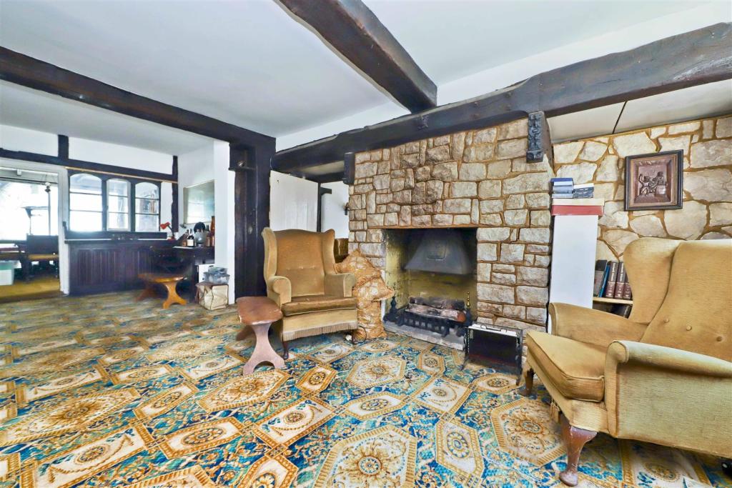 5 bedroom semidetached house for sale in The Avenue, Ickenham, UB10