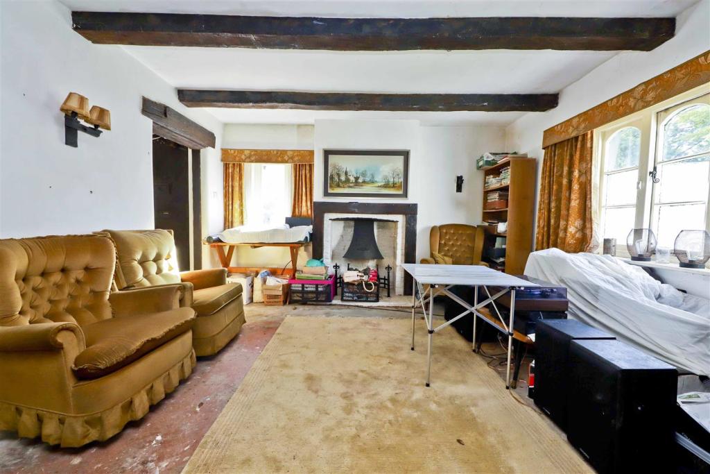 5 bedroom semidetached house for sale in The Avenue, Ickenham, UB10