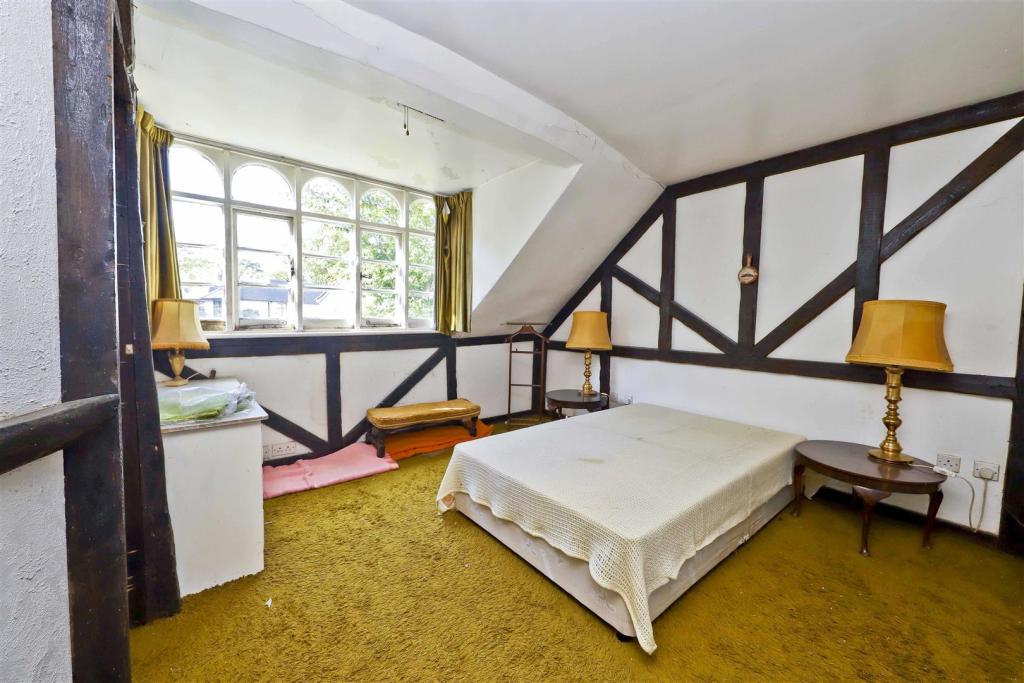 5 bedroom semidetached house for sale in The Avenue, Ickenham, UB10