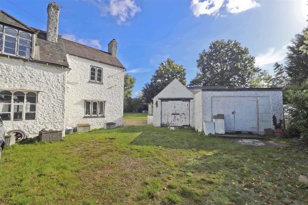 5 bedroom semidetached house for sale in The Avenue, Ickenham, UB10