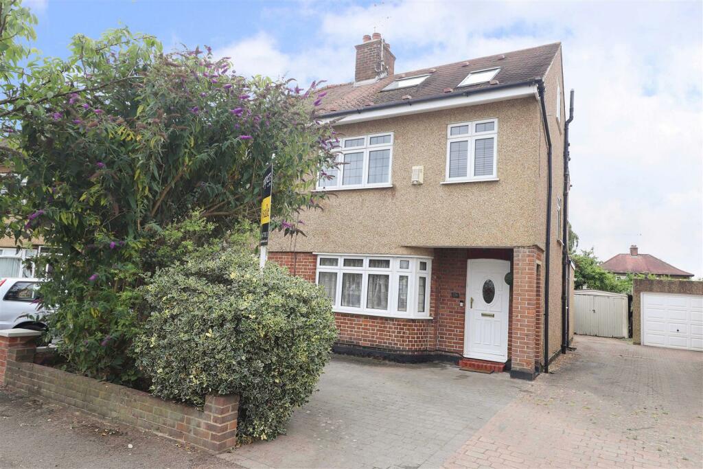 4 bedroom semidetached house for sale in Glebe Avenue, Ickenham, UB10