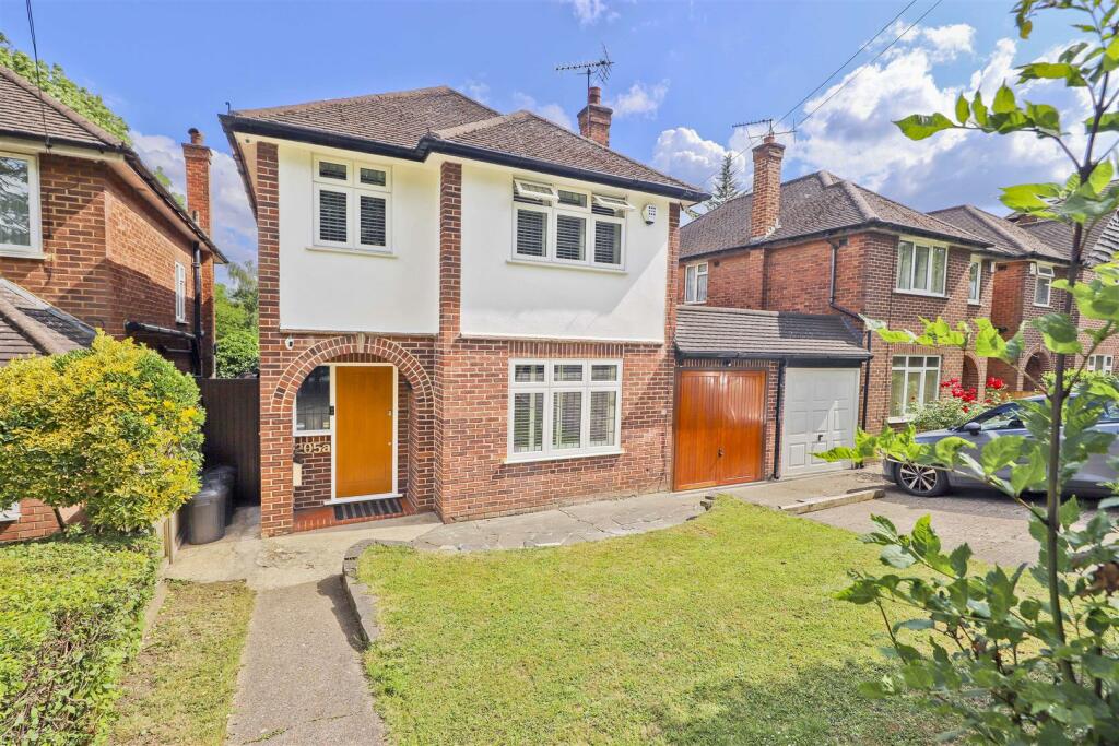 3 bedroom detached house for sale in Swakeleys Road, Ickenham, UB10
