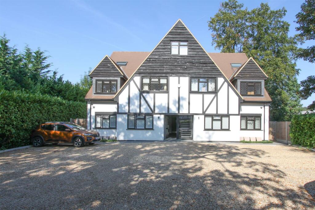 2 bedroom flat for sale in 88 Long Lane, Ickenham, UB10