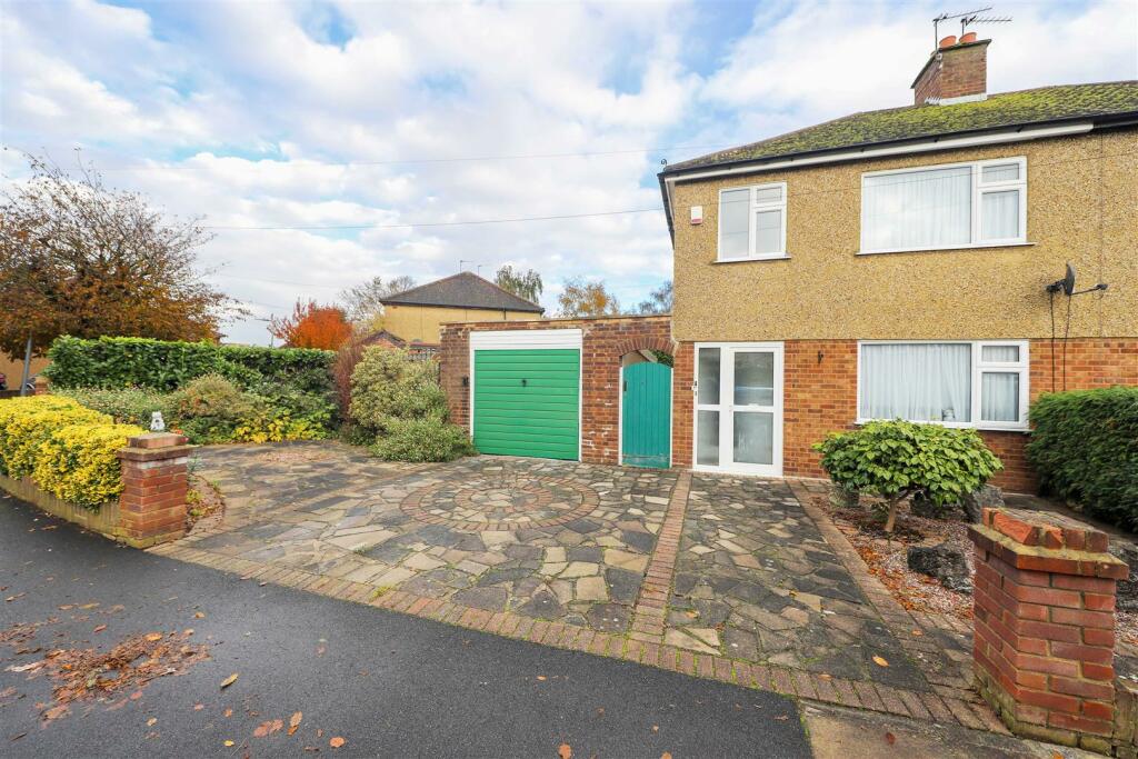 3 bedroom semidetached house for sale in Tavistock Road, Ickenham, UB10