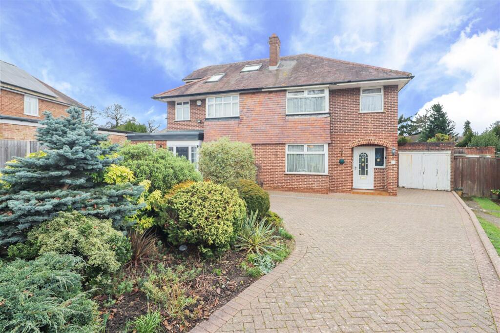 3 bedroom semidetached house for sale in Charlbury Road, Ickenham, UB10