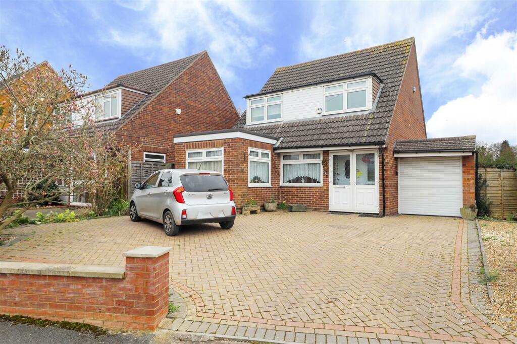 3 bedroom detached house for sale in Rectory Way, Middlesex, Ickenham, UB10