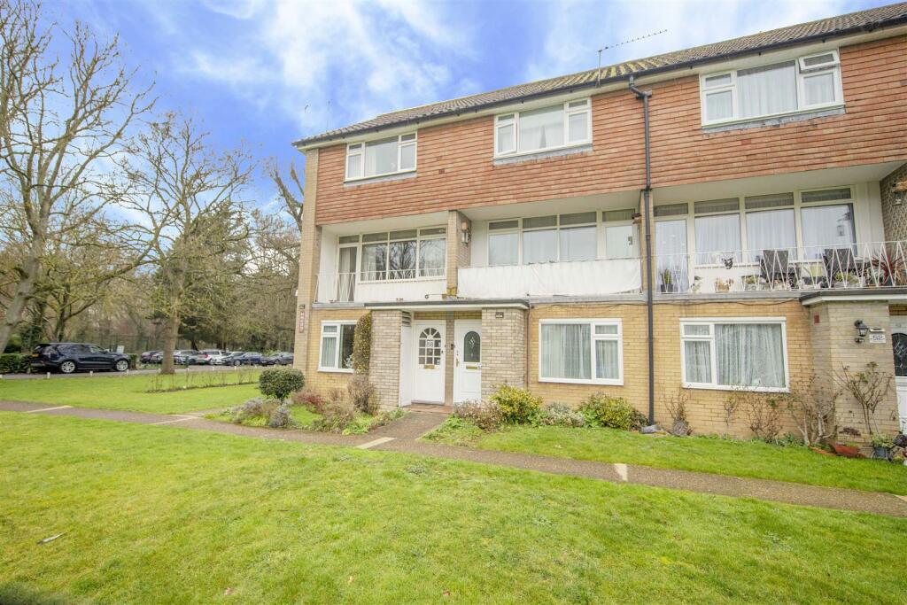 2 bedroom for sale in Milton Road, Ickenham, UB10