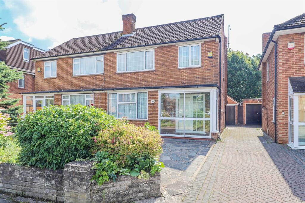 3 bedroom semidetached house for sale in Edinburgh Drive, Ickenham, UB10