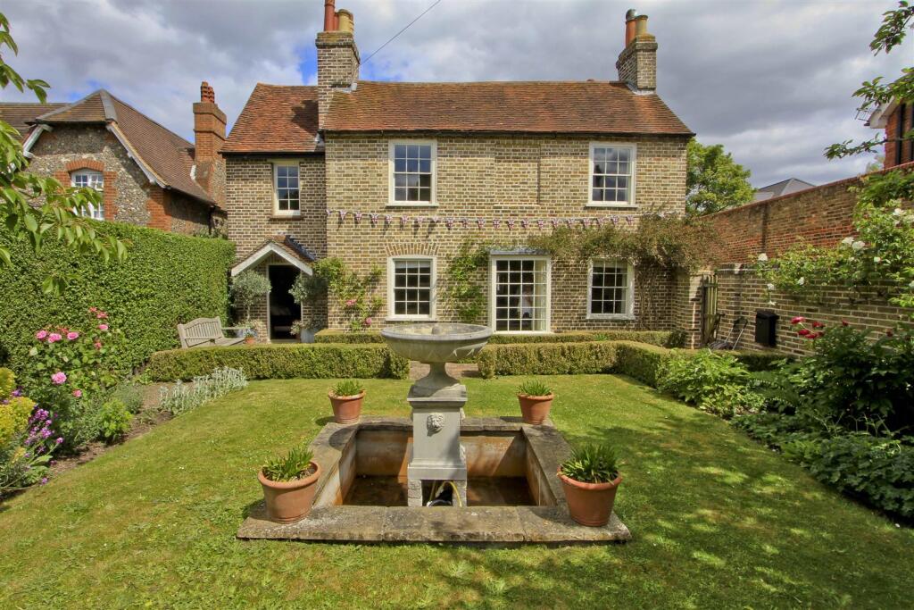 Main image of property: Swakeleys Road, Ickenham, UB10