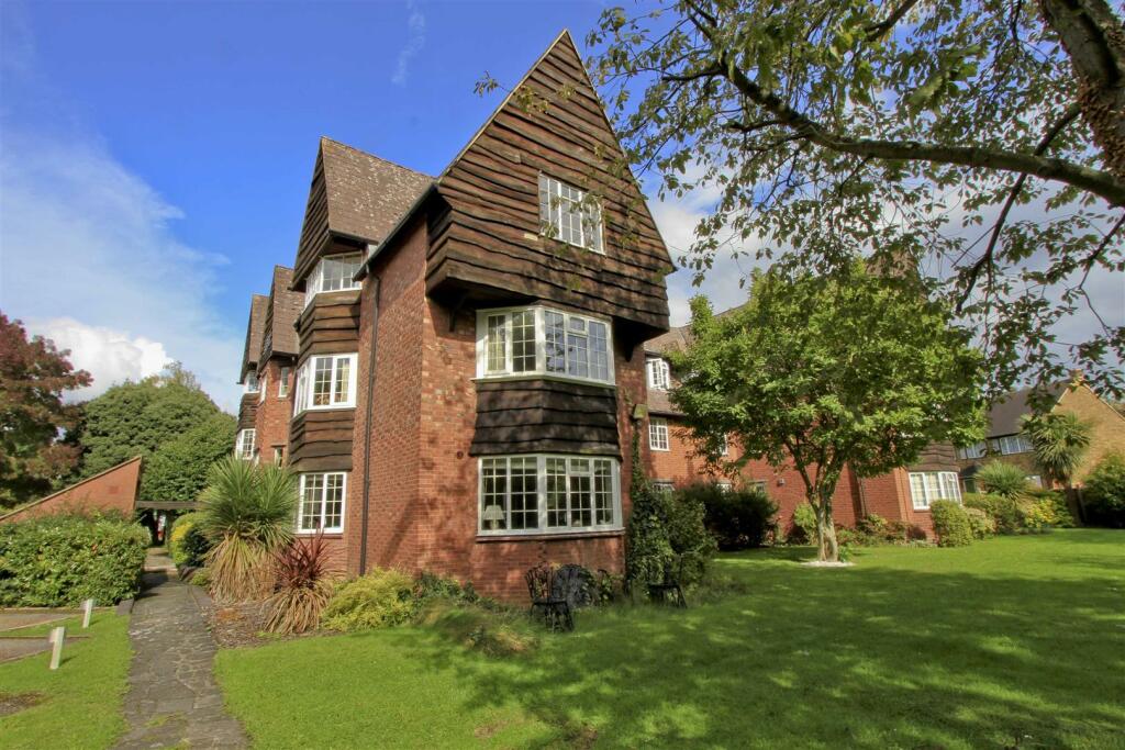 1 bedroom flat for sale in Heath House, Milton Road, Ickenham, UB10