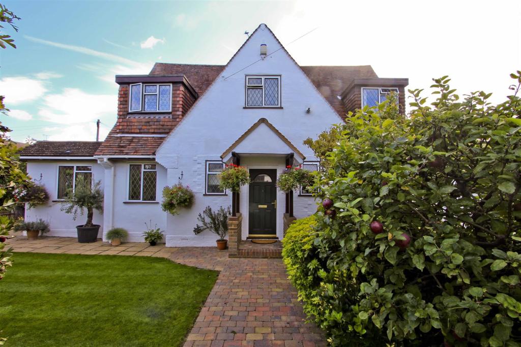 3 bedroom property for sale in Hoylake Crescent, Ickenham, UB10