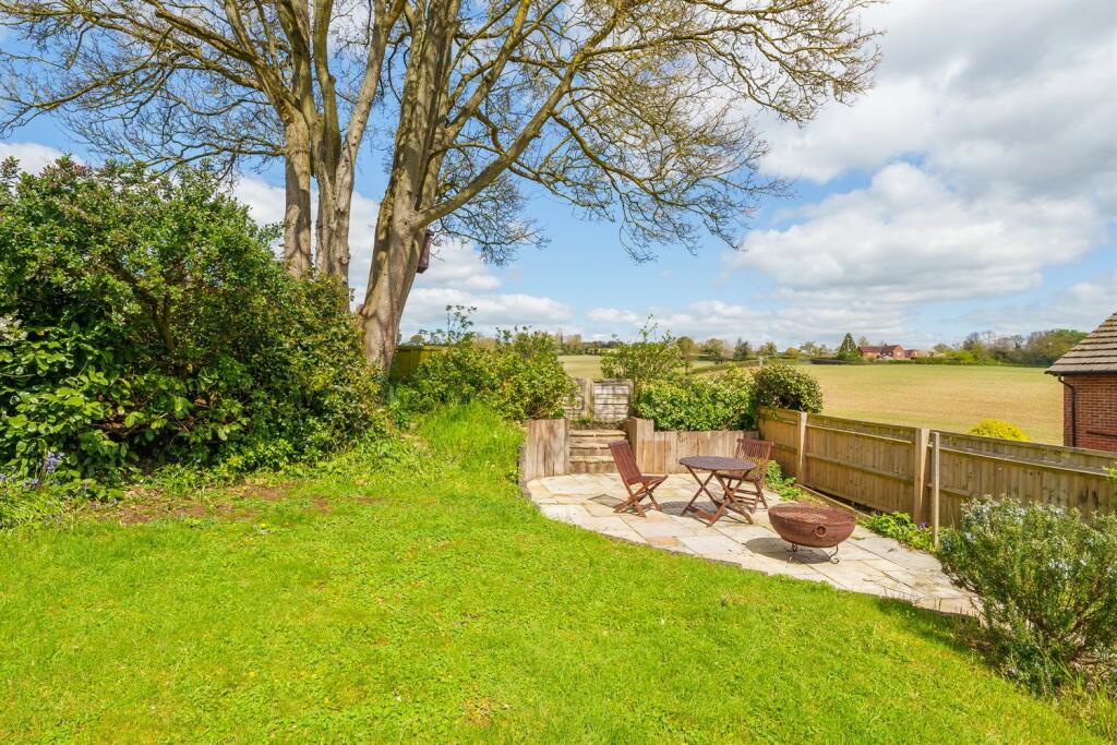 4 bedroom detached house for sale in Meadow View, Marlow Bottom, SL7