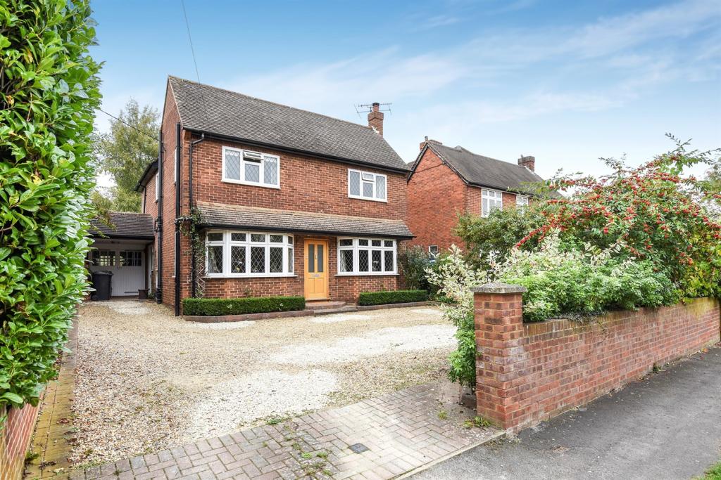 4 bedroom detached house for sale in Southview Road, Marlow, SL7
