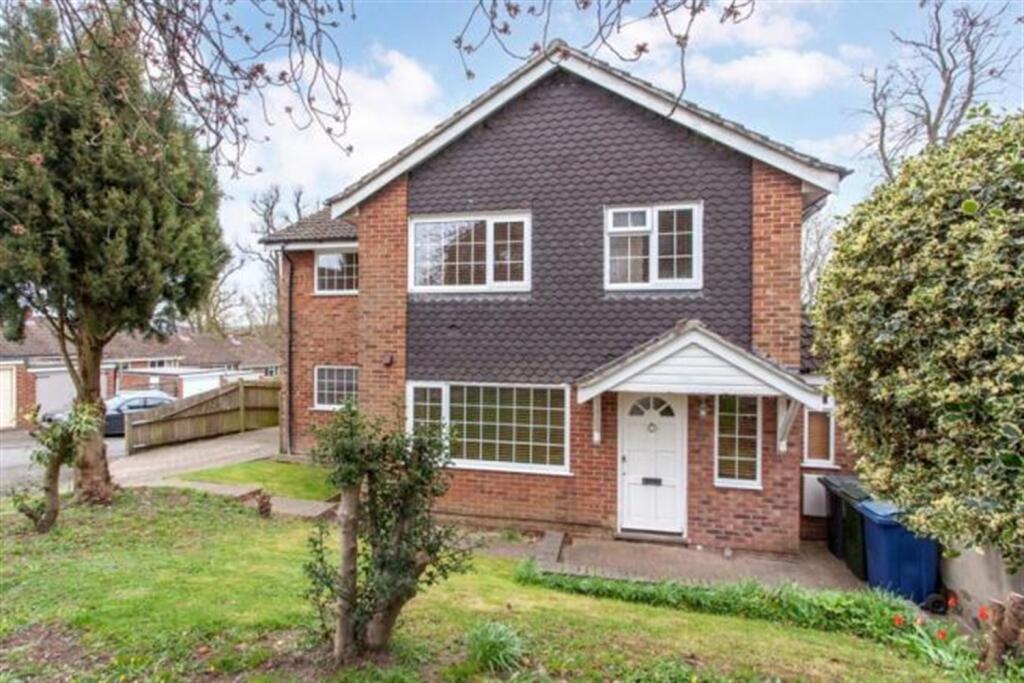 Main image of property: Barnards Hill, Marlow, SL7 2NX