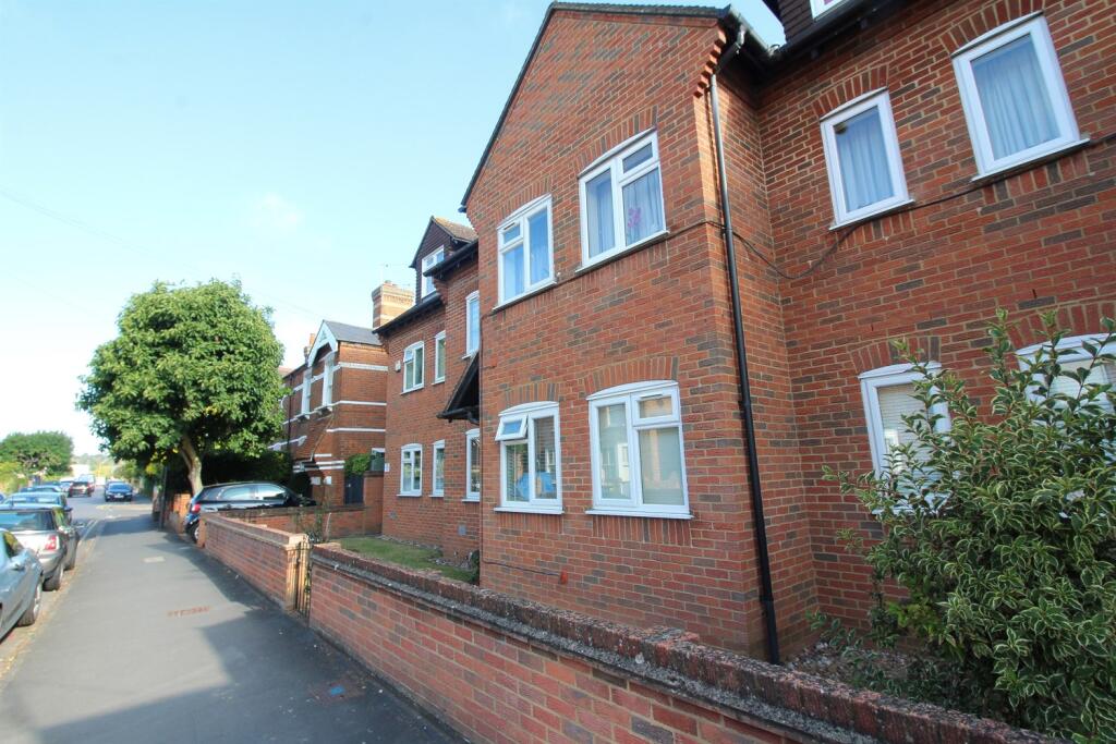Main image of property: Glade Road, Marlow, SL7 1DY