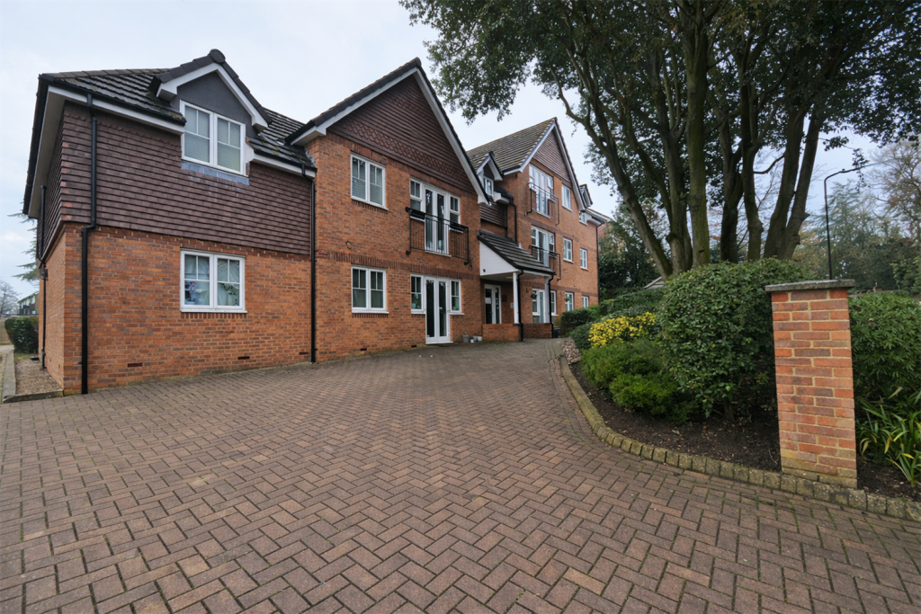 Main image of property: Cedar House, 75 Harrow Lane, Maidenhead, SL6 7NY