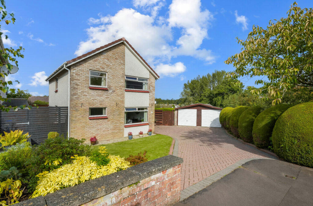 Main image of property: 21 Leeward Park, Alloway, KA7 4XF