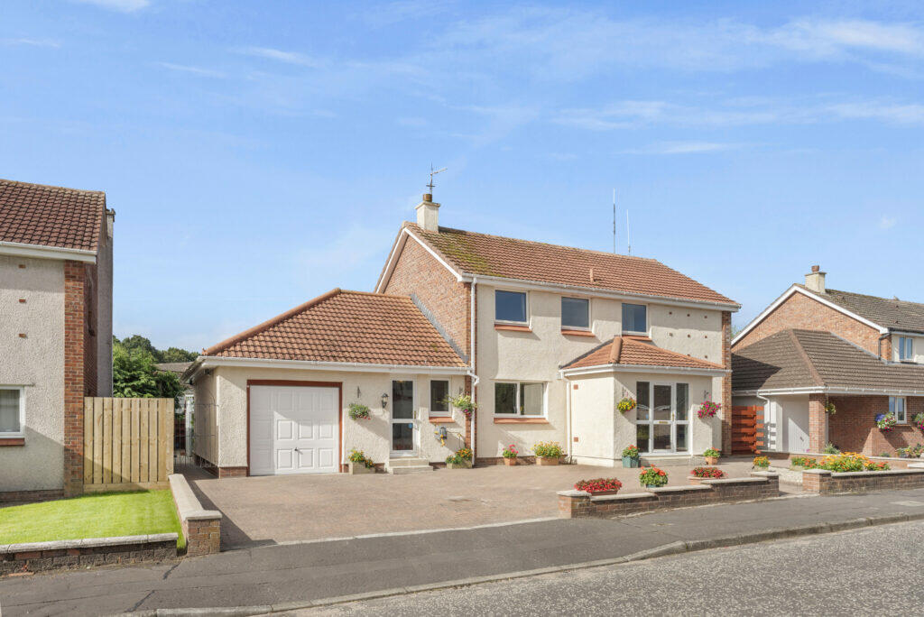 Main image of property: 7 Leeward Park, Alloway, KA7 4XF