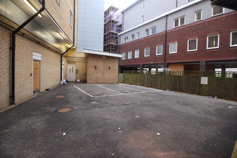 Commercial property for rent in 1 7 High Street, Slough, SL1