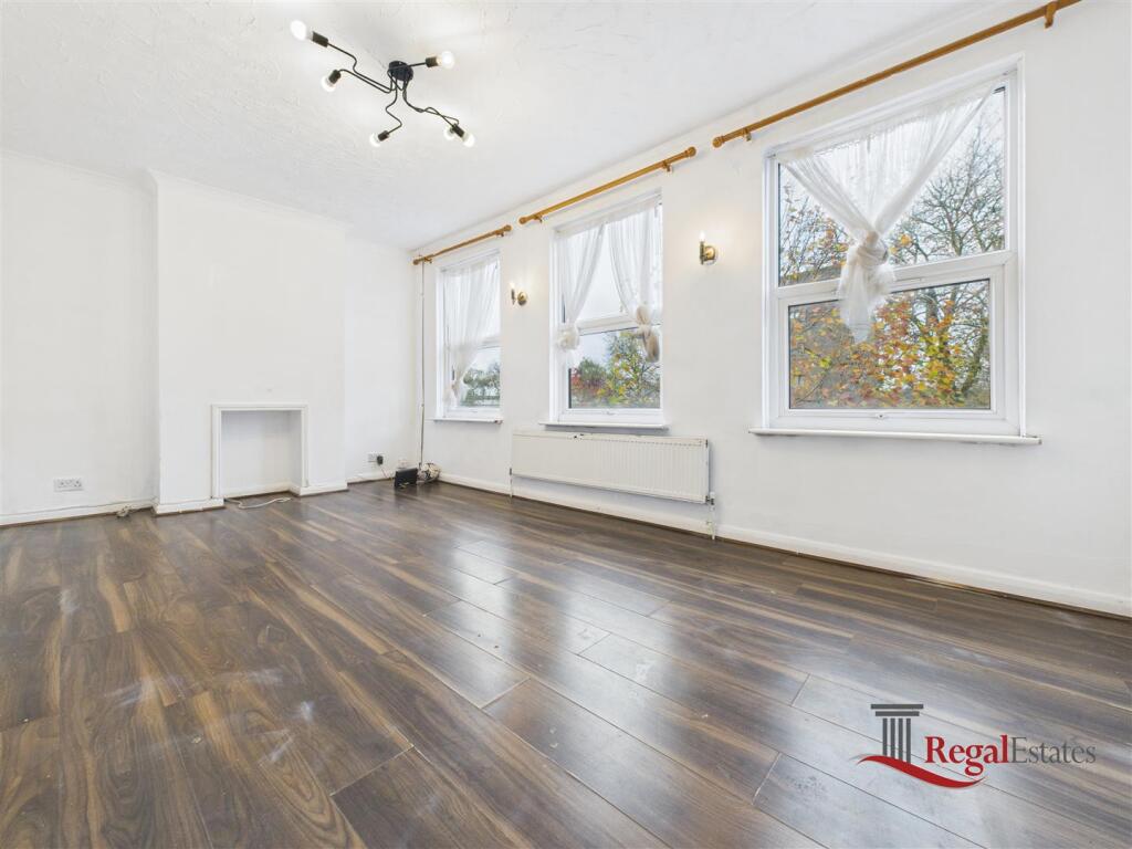 Main image of property: Whetstone, High Road, N20 9BS