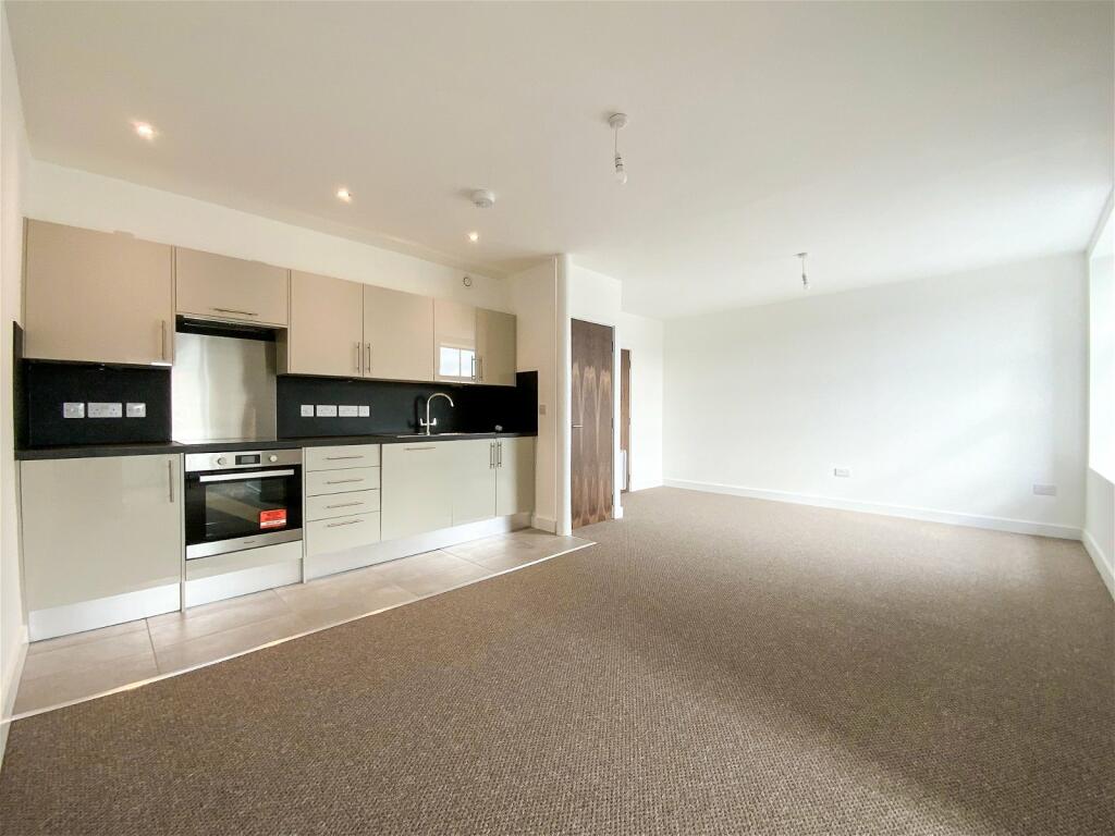 Studio flat for sale in Victoria Street, Glossop, SK13