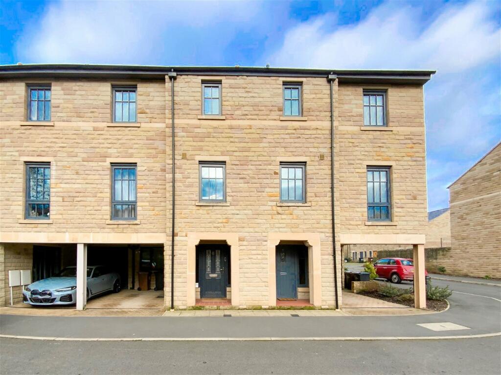 4 bedroom town house for sale in Glossop Brook View, Glossop, SK13